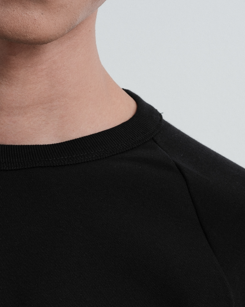 Neckline of the black Boxy T-shirt